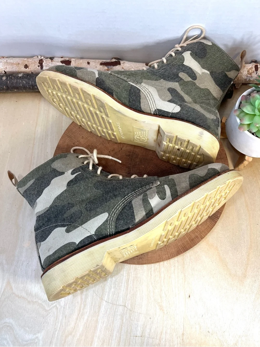 Dr. Martens Beckett 8-Eye Camo Canvas Combat Boots Men's Size 11
